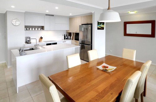 Avoca Beach Apartment | Avoca Palms Apartment - Ocean Views with Pool!