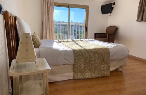 Saint-Jeannet Hotel | AVOCADO Hôtel Restaurant Bar