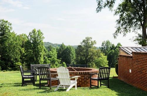 Schuyler House | Avon Hill: Private Pool + Mountain views + Rockfish River Fun!