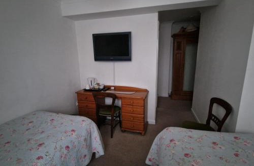 Lee-on-the-Solent House | Avon Manor Guest House