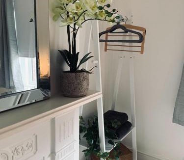 Salisbury Apartment | Avon View