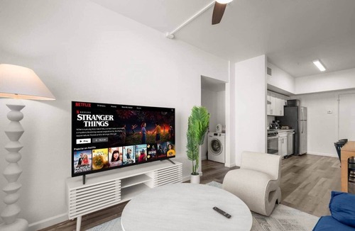 West Campus Apartment | Avon22 by Vantura Stays