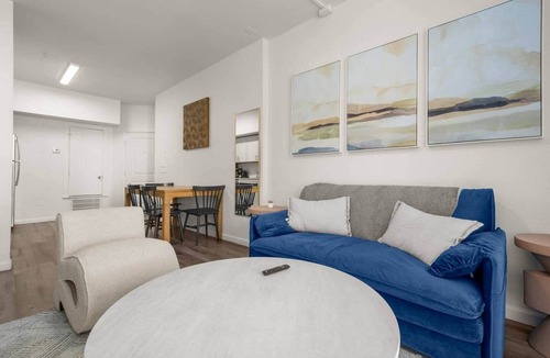 West Campus Apartment | Avon22 by Vantura Stays