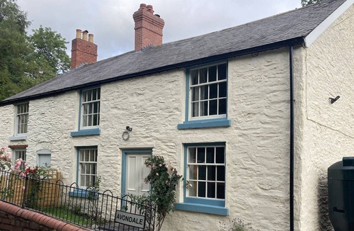 Glyn-Dyfrdwy House | Avondale Cottage