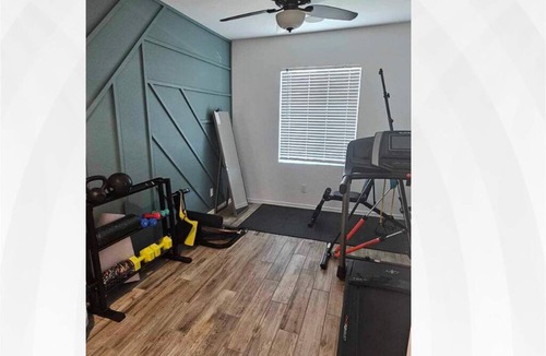 Tolleson House | Avondale - Room