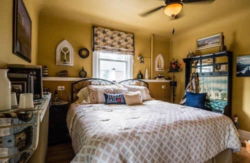 Stratford Bed & Breakfast | Avonview Manor- Experience Gracious Service with Style - Wickie's Aye Light