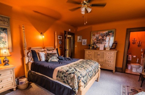 Stratford Bed & Breakfast | Avonview Manor- Vive Provence Suite- Gracious Service with Style.
