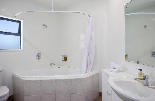 Whakatane Hotel | Awa Motel