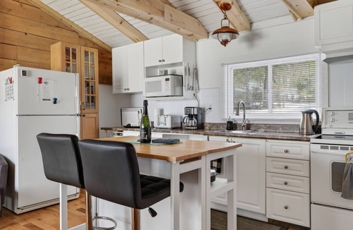 Gracefield Cottage | Awaken by the Lake Cottage | Sauna 3BR View