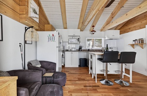Gracefield Cottage | Awaken by the Lake Cottage | Sauna 3BR View