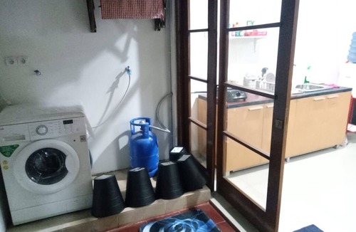 Yogyakarta House | Awana Dream - 5 minutes to Alun Alun Kidul/10 min to Malioboro vrbo