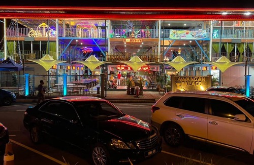 Kampung Bukit Rangin Hotel | Awangan Palace