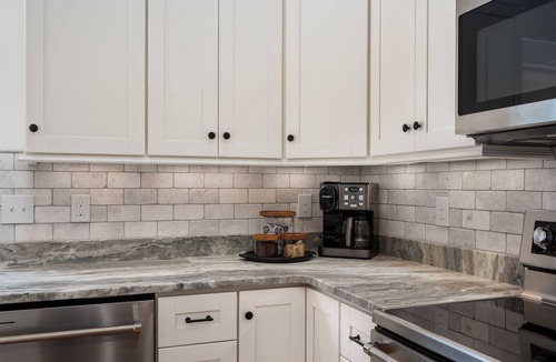 Harbinger Apartment | Award-Winner “The Carriage House”Gym+Pool Access