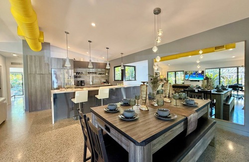 South Middle River House | Award Winning Home! BBQ-Heated Pool-2 miles from beach