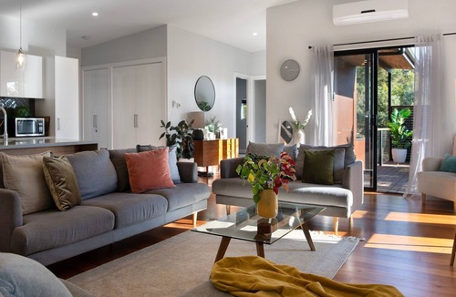 Daylesford House | Away- an architecturally designed gem, great location!