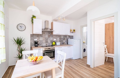 Zaton Cottage | Away from everyone, close to everything