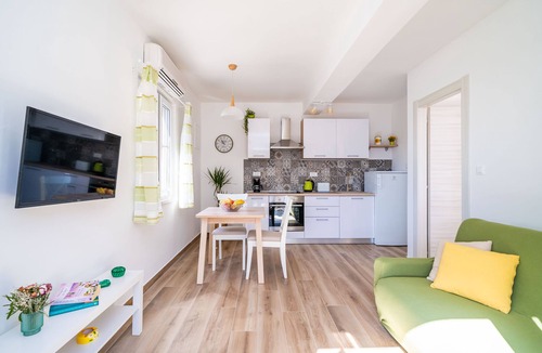 Zaton Cottage | Away from everyone, close to everything