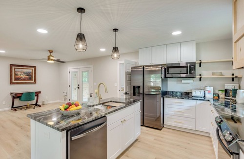 Paris House | ‘Away in Paris’ Retreat w/Workspace, 2 Mi to Dtwn