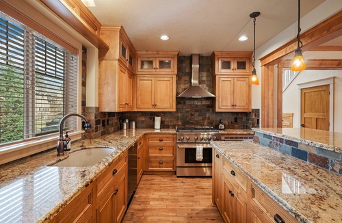 River Terrace House | Awbrey - Amazing! Steps to Downtown & River, Gorgeous, Newer, A/C