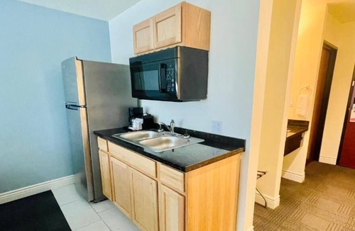 Cuero House | Awe-Inspiring Property! 2 Stunning Units, Near Cuero Municipal Golf Course