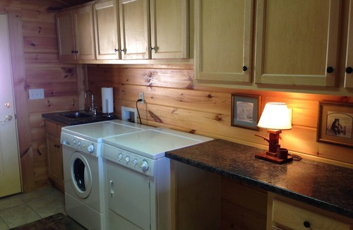 Guild Cabin | Awe-Inspiring Views/Spacious Cabin/Pickleball Court