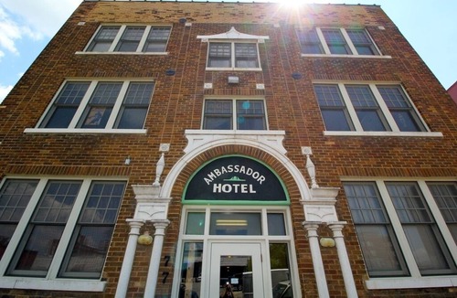 Downtown Memphis Condo | Awesome 1BR downtown condo near EVERYTHING!