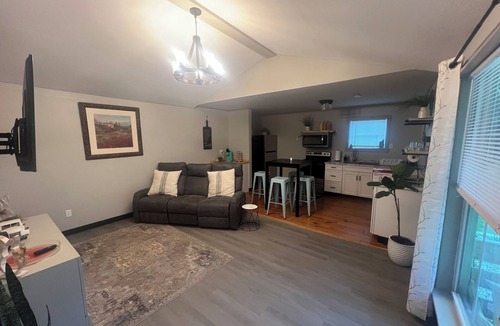 Jacksonville House | Awesome 2-bedroom house with AC in charming Jacksonville