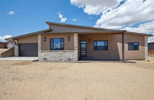 Cortez House | Awesome 3-bedroom house with AC in charming Cortez with views.