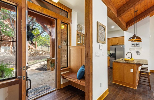 Leander Cottage | Awesome 3BR/2BA Cottage at Hollows Resort, Beach Club, Marina, Pools, Fitness (Pet Friendly)