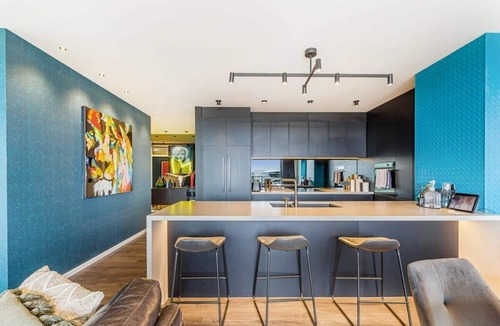 Kingsland Apartment | Awesome 3BR Apartment w/Parking