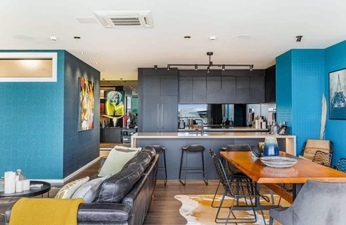 Kingsland Apartment | Awesome 3BR Apartment w/Parking