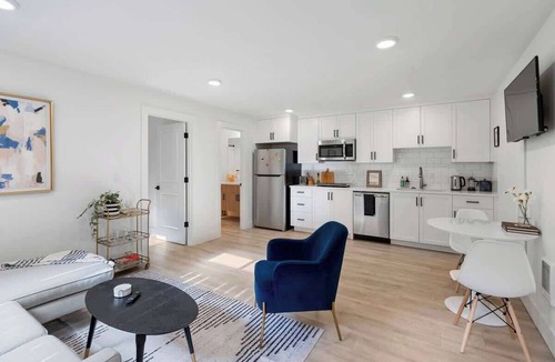 Alberta Arts District Apartment | Awesome Alberta Arts Apt Quiet & Walkable