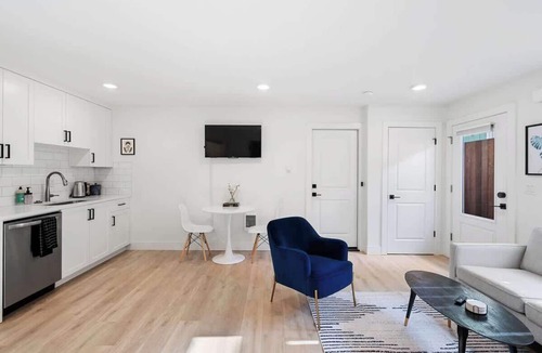 Alberta Arts District Apartment | Awesome Alberta Arts Apt Quiet & Walkable