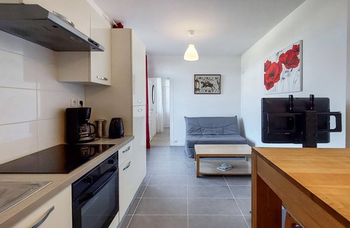 Port District Apartment | Awesome apartment in Châtelaillon-Plage with WiFi