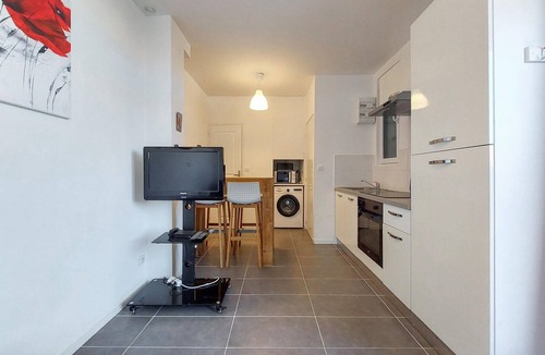 Port District Apartment | Awesome apartment in Châtelaillon-Plage with WiFi