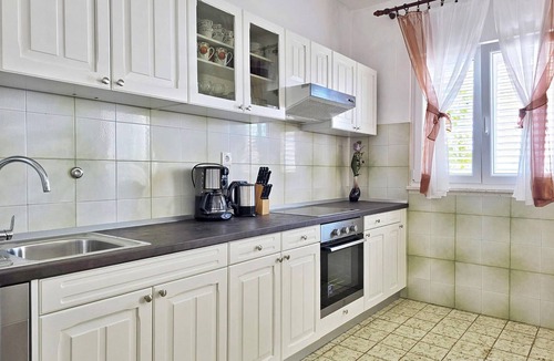 Cove Osibova (Milna) Apartment | Awesome apartment in Krilo Jesenice
