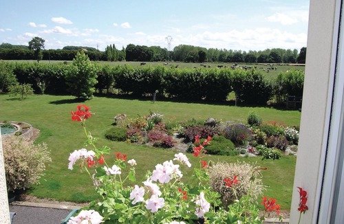 Roz-Landrieux Apartment | Awesome apartment in Roz-Landrieux