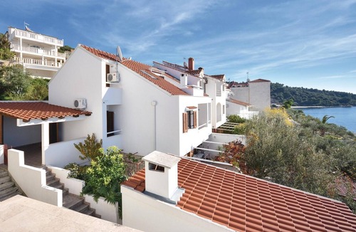 Okrug Donji Apartment | Awesome apartment in Okrug Donji