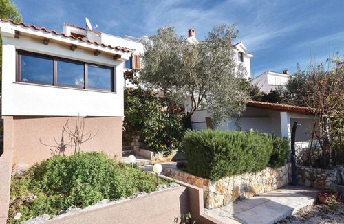 Okrug Donji Apartment | Awesome apartment in Okrug Donji