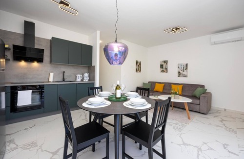 Seget Donji Apartment | Awesome apartment in Seget Donji