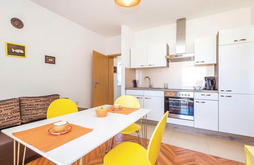 Banjol Apartment | Awesome apartment in Banjol with house sea view