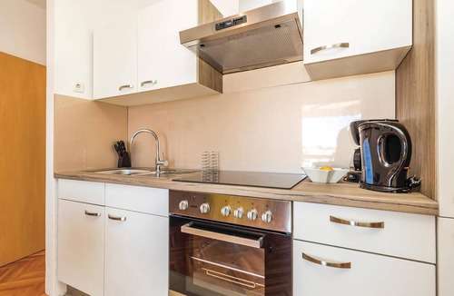 Banjol Apartment | Awesome apartment in Banjol with house sea view