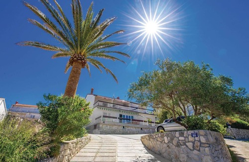 Banjol Apartment | Awesome apartment in Banjol with house sea view