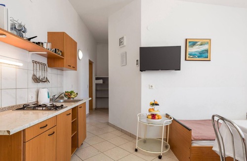 Bosana Apartment | Awesome apartment in Bosana with house sea view