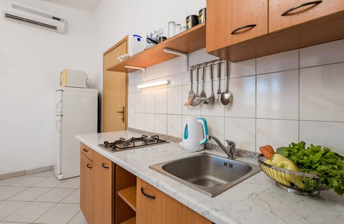 Bosana Apartment | Awesome apartment in Bosana with house sea view