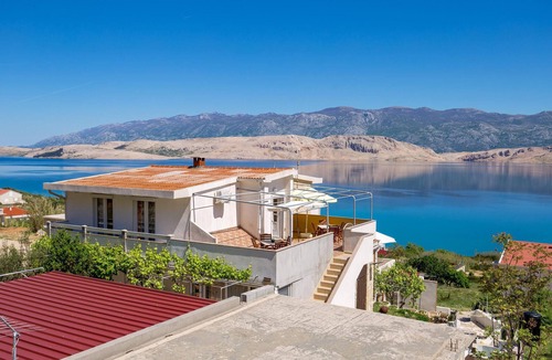 Bosana Apartment | Awesome apartment in Bosana with house sea view