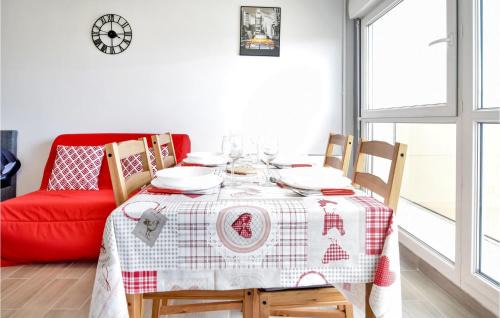 Claude Decaen Apartment | Awesome Apartment In Caen With Kitchen