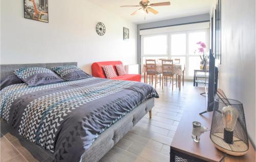 Claude Decaen Apartment | Awesome Apartment In Caen With Kitchen