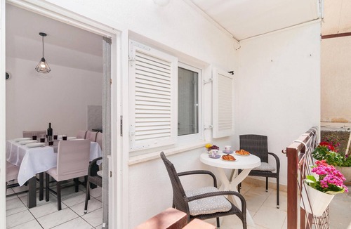 Dugi Rat Apartment | Awesome apartment in Dugi Rat with WiFi