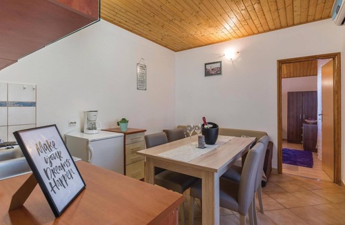Valbandon Apartment | Awesome apartment in Fazana with WiFi